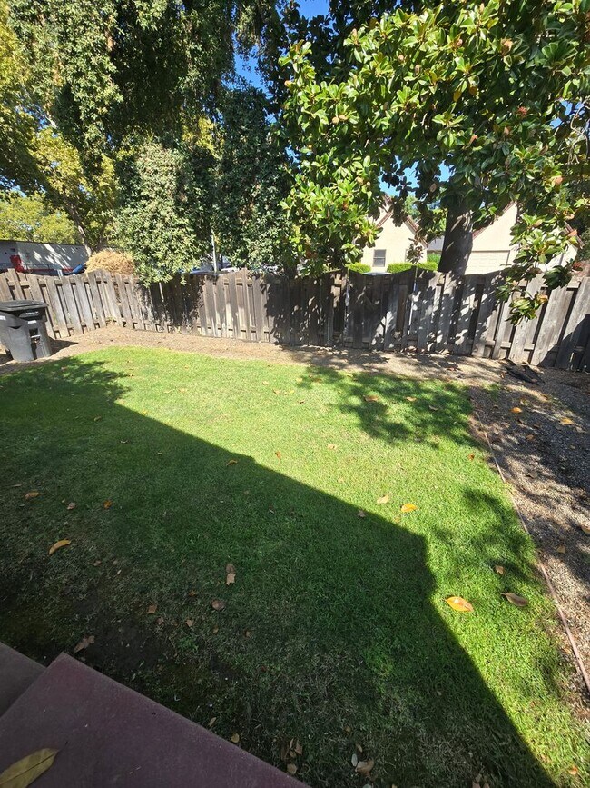 Building Photo - Cute 2 Bedroom Home in the College Neighbo...