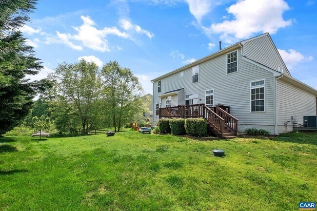 Building Photo - 662 Holly Hill Dr