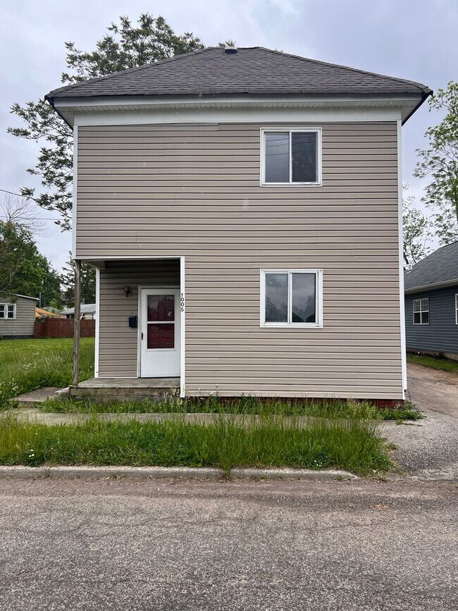 Building Photo - 2 Bedrooms Home located in Downtown Muncie!