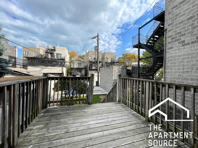 Building Photo - 2223 N Hoyne Ave