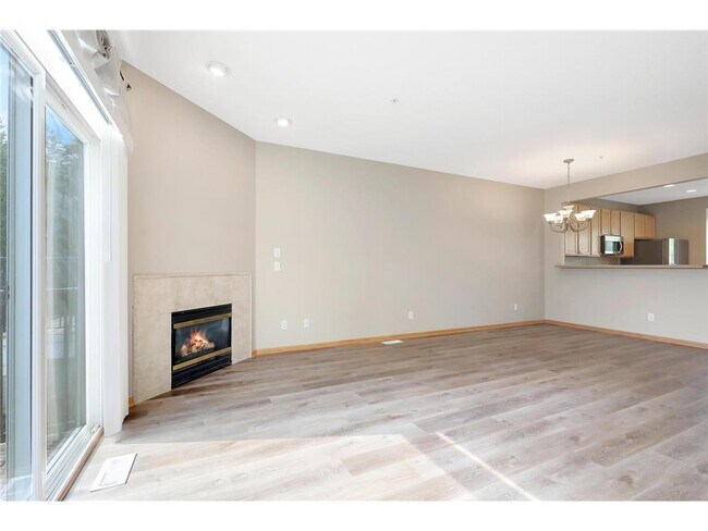 Building Photo - 15564 Lilac Dr