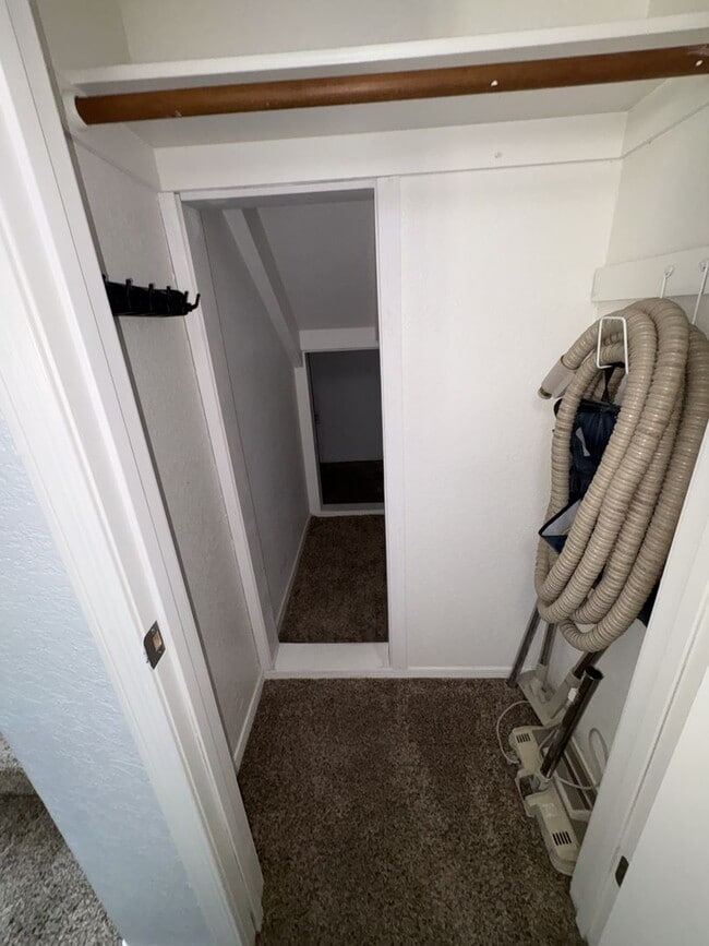 Building Photo - Beautiful eastside location