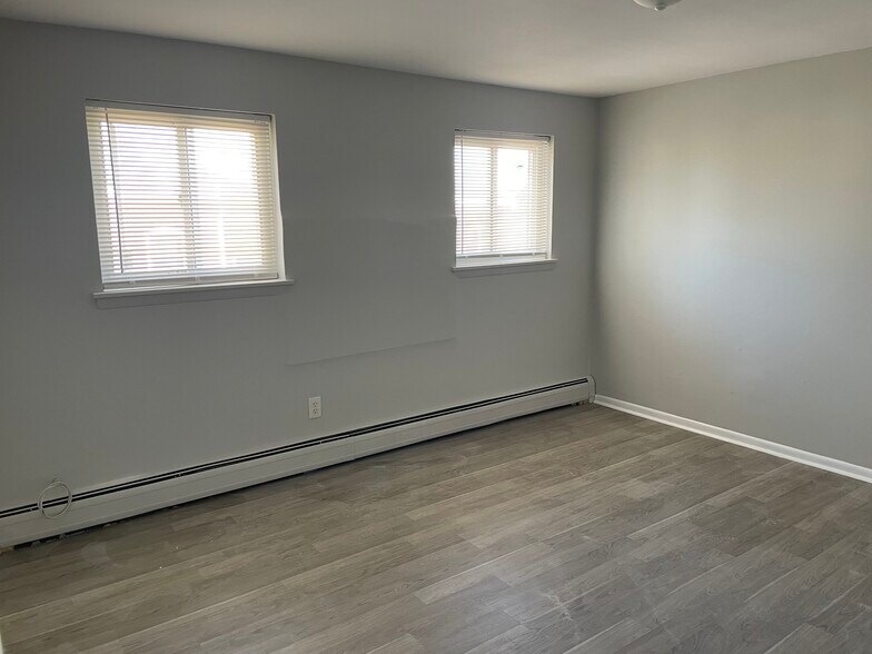 Building Photo - 4818 Unruh Ave