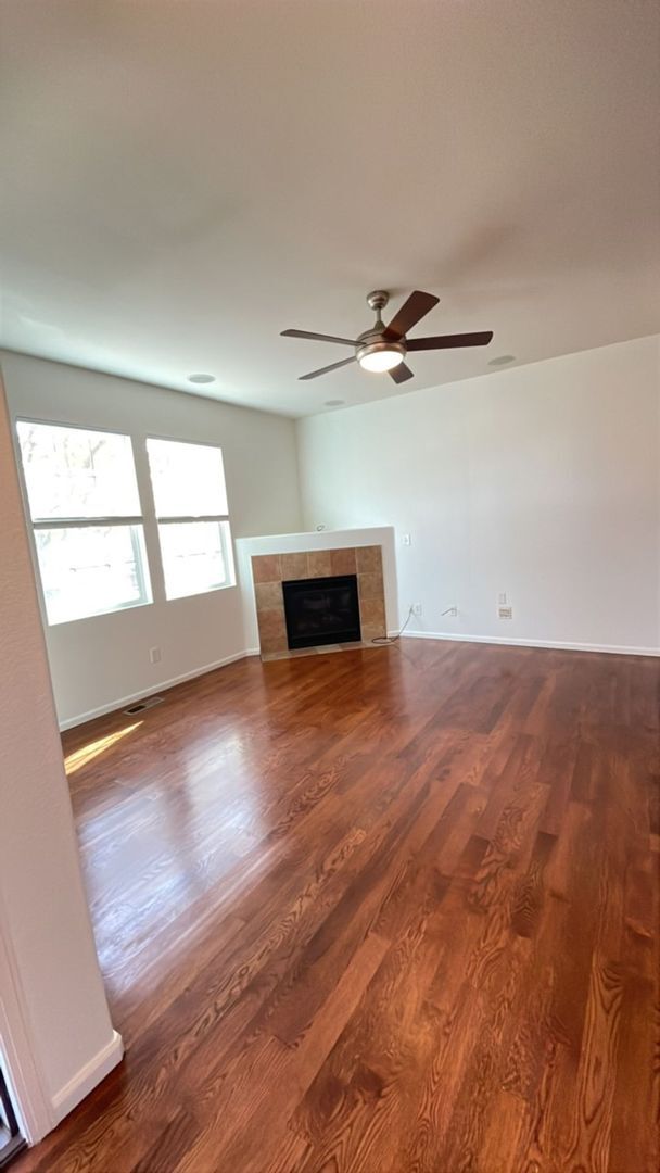 Building Photo - Charming 2 Bedroom, 2.5 bath Townhome in Fabulous Erie, Co!