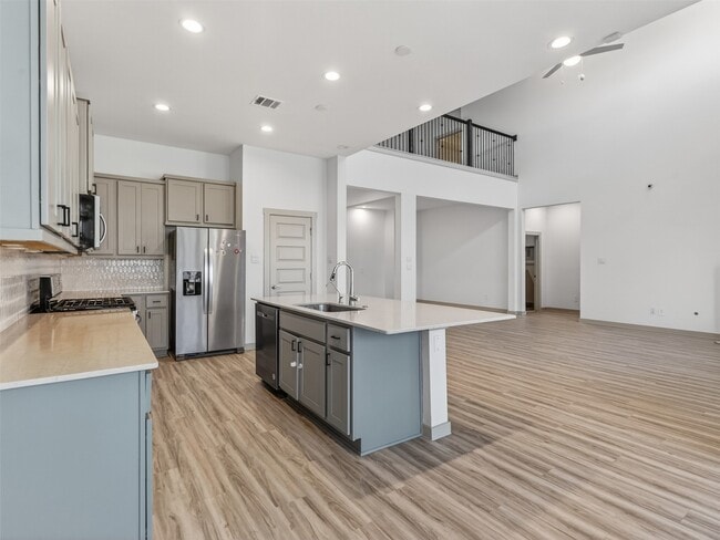 Building Photo - 818 Kingwood Dr