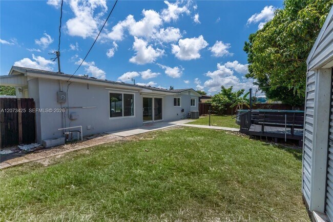 Building Photo - 20440 NW 20th Ct