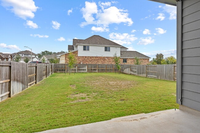 Building Photo - "Charming 3-Bedroom Home with 2 Baths in San Marcos – 1821 Sq Ft of Comfort!"