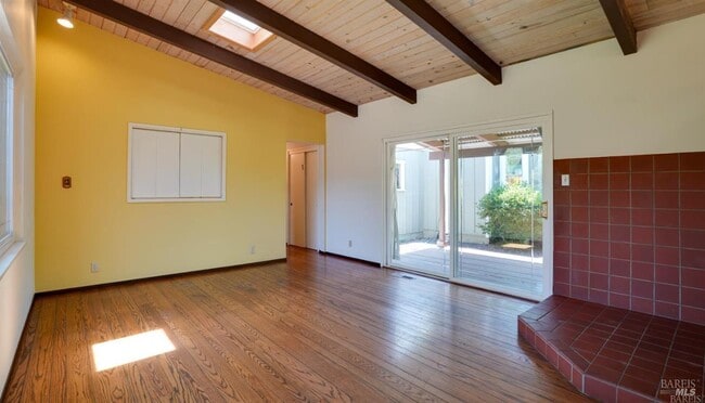 Building Photo - 3 Oak Grove Way