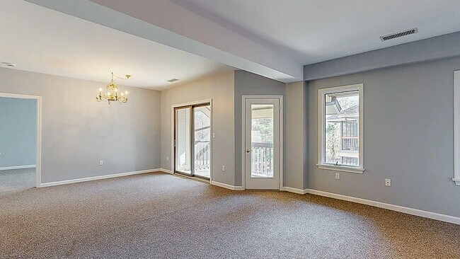 Building Photo - 770 Salisbury St