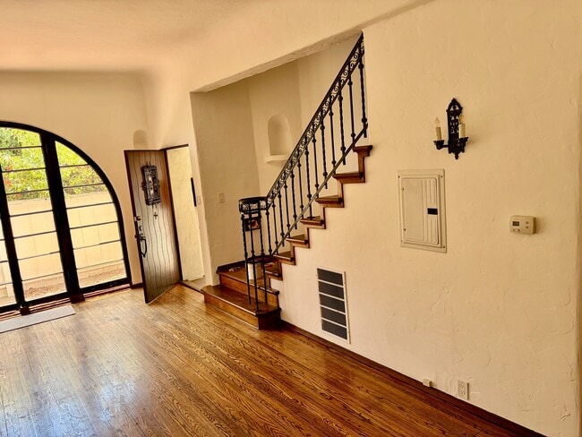 Building Photo - 1515 N Hayworth Ave