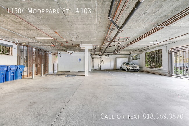 Building Photo - 11504 Moorpark St