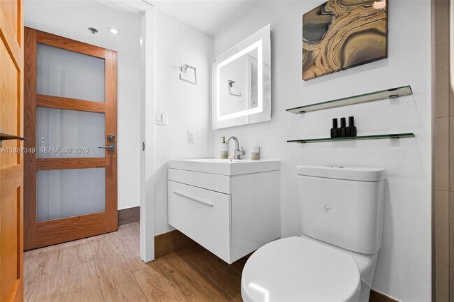 Building Photo - 1627 Brickell Ave