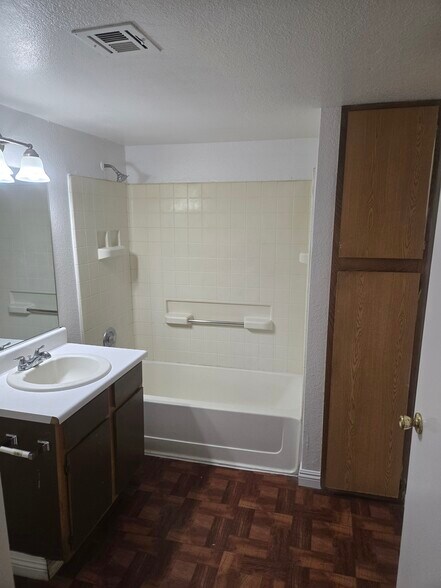 Building Photo - 4659 Krissylouise Way