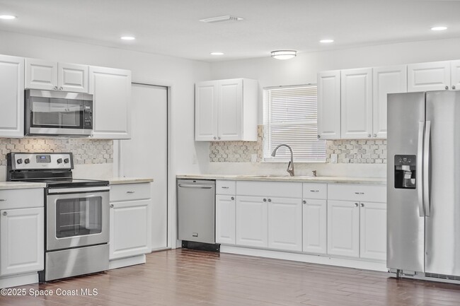 Building Photo - 1140 Montego Bay Dr N