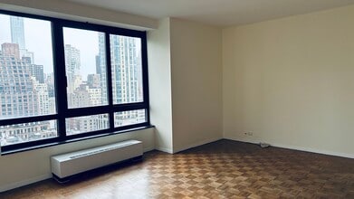 Building Photo - 100 United Nations Plaza