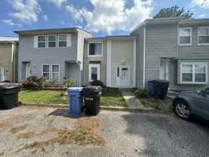 Building Photo - 3638 Windmill Dr