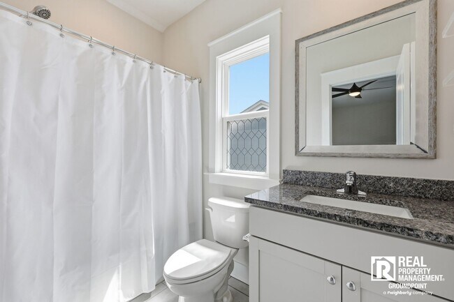 Building Photo - 236 Oak View Way