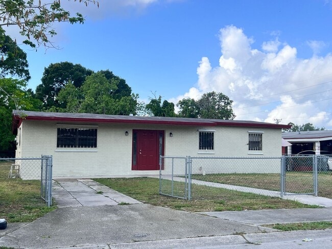 Building Photo - Charming 3 bed 1 bath Single Family Home w...