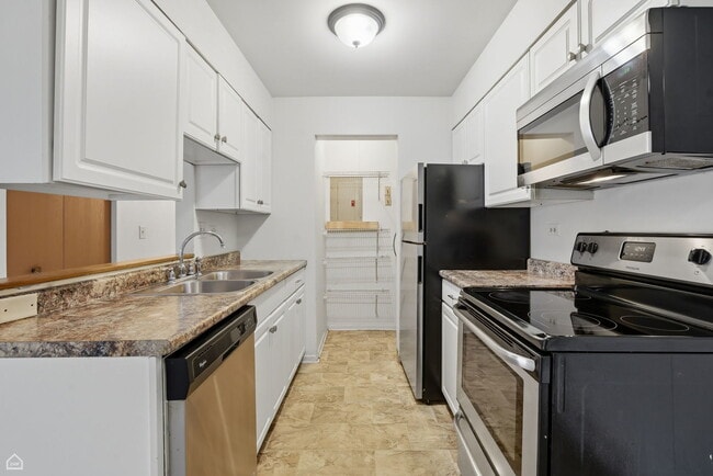 Building Photo - 627 S Virginia Rd