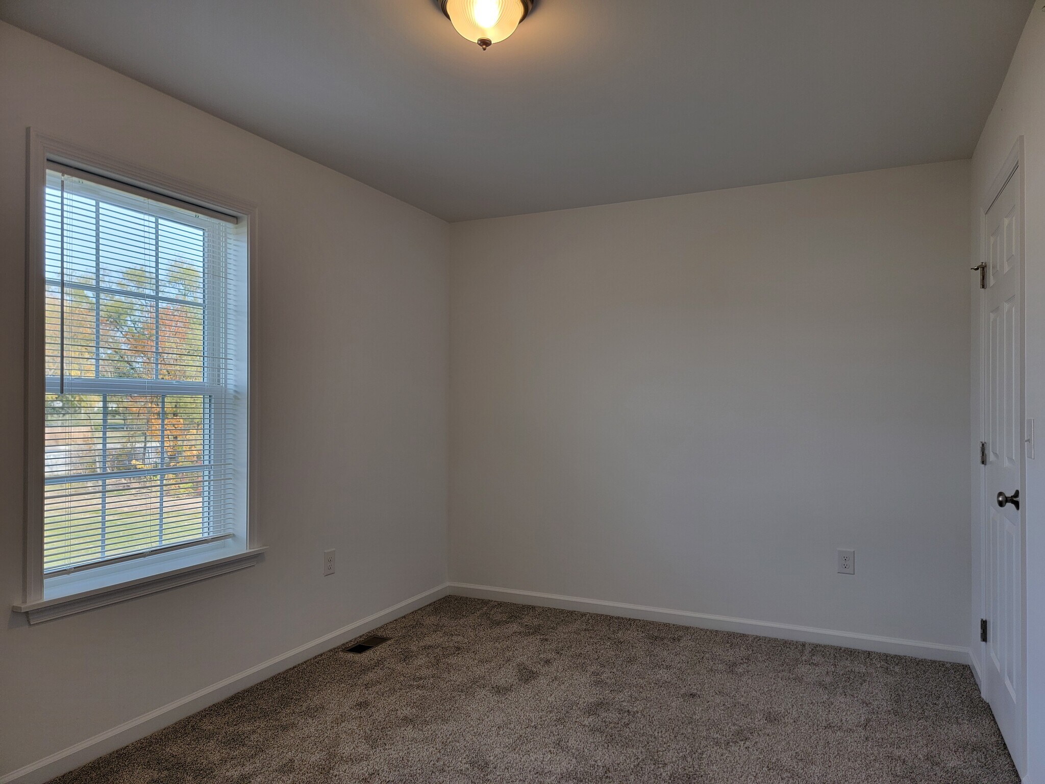 Building Photo - 124 Robert Cir