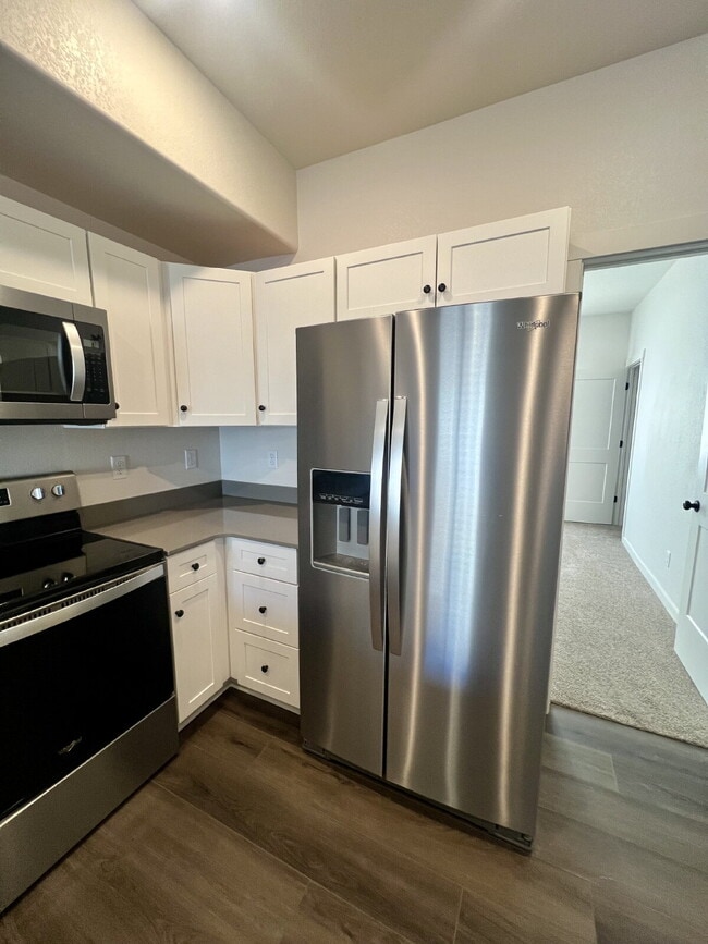 Building Photo - Newer Single Family Home Now Available!