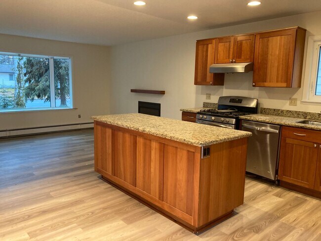 Building Photo - 3 Bedroom Ranch Style Home in Rogers Park!