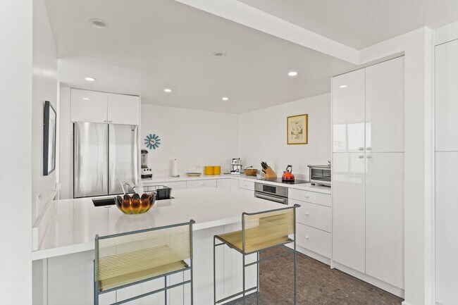 Building Photo - 1200 Harbor Dr N