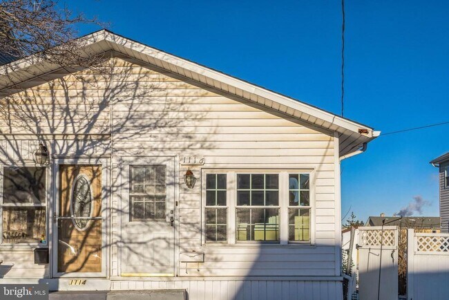 Building Photo - 1116 Maple St