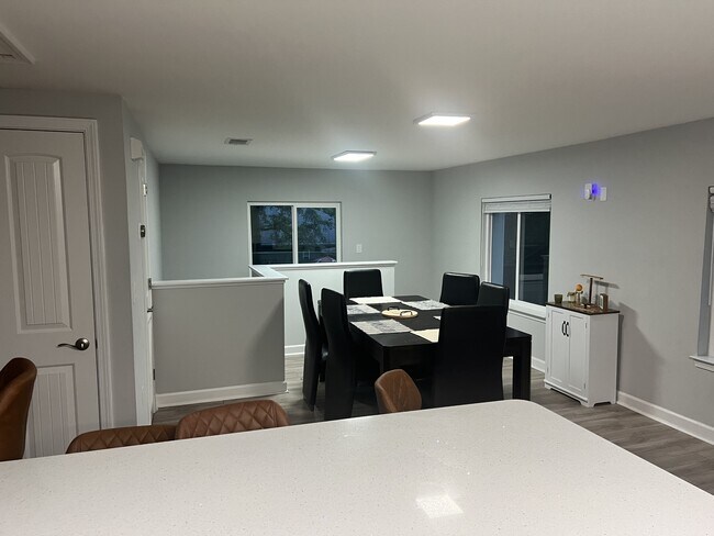 Building Photo - 719 Cypress Dr