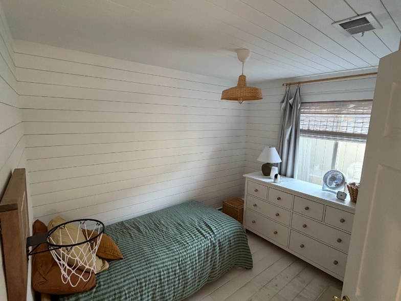 Building Photo - 2375 Hanover St