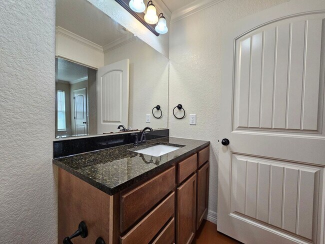 Building Photo - 803 Leifester Cir