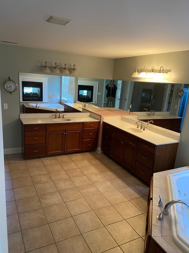 Building Photo - 100 Beacon Hill Pl