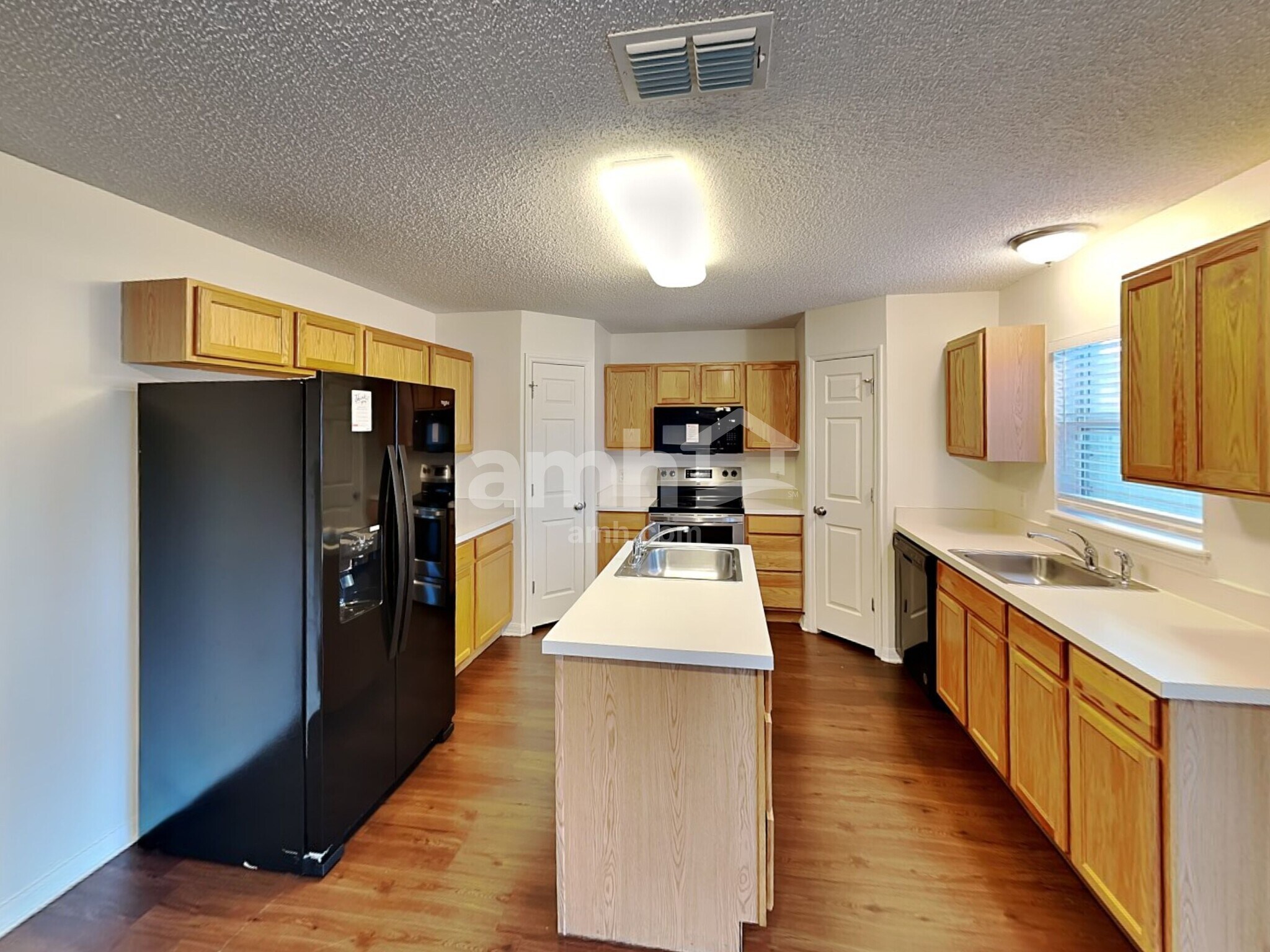 Building Photo - 5523 Ashleigh Park Dr