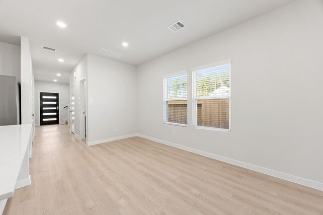 Building Photo - 302 Brazen Forest Trl