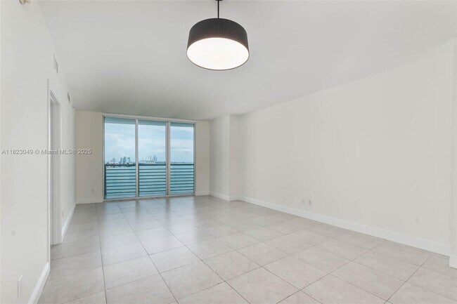 Building Photo - 325 Biscayne Blvd