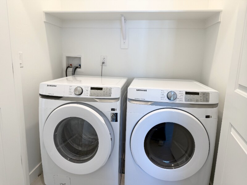 Building Photo - 548 900 W