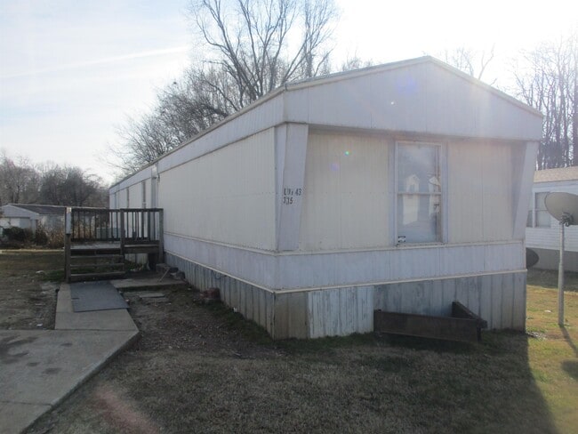 Primary Photo - 315 Belew St