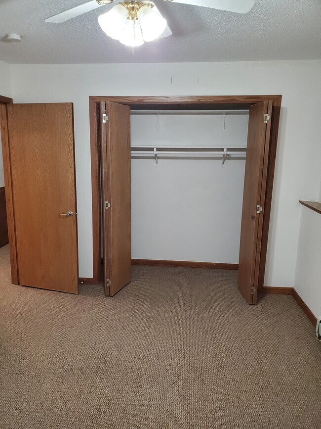 Building Photo - 207 W Main St