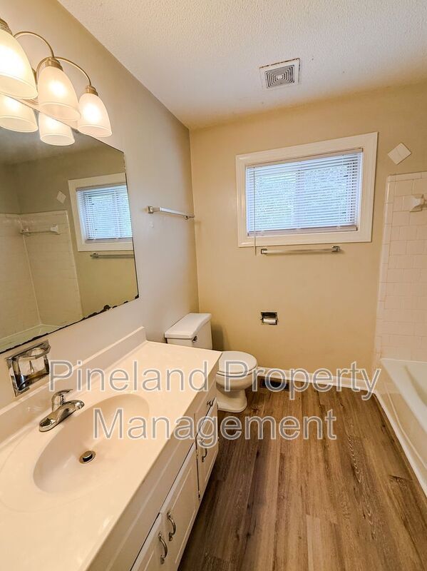 Building Photo - 888 De Paul Dr