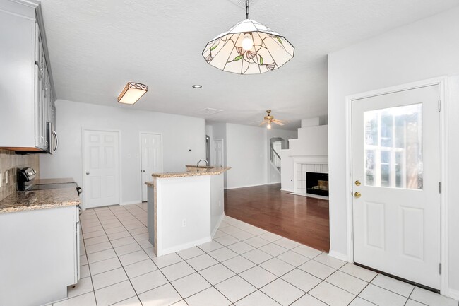 Building Photo - 15711 Rosewood Hill Ct