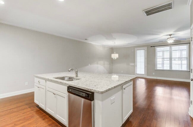 Building Photo - 2005 Kings Gate Ln