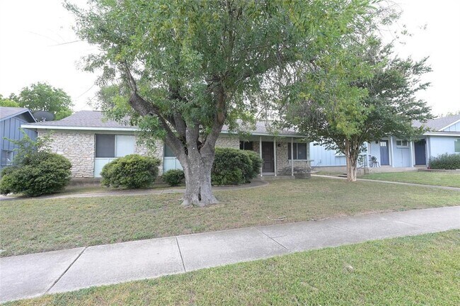 Building Photo - 319 W William Cannon Dr