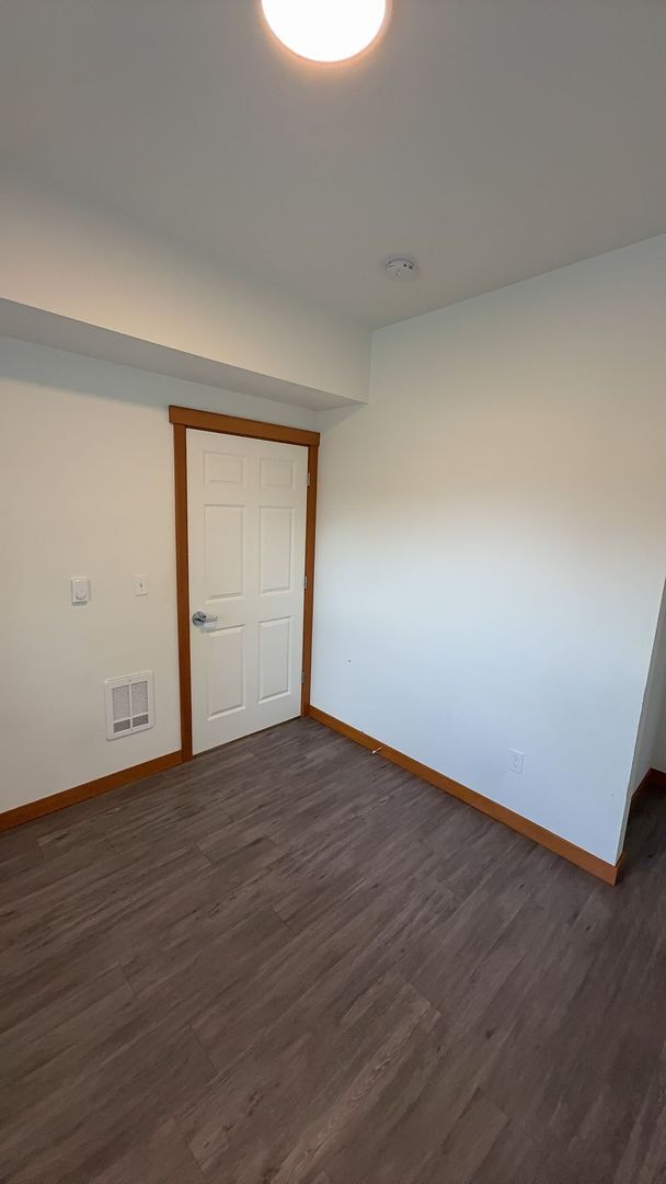 Building Photo - ROOM #3 FOR RENT in a 3 bed/1 bath Apartment, with shared living spaces. WWU Students Welcome!