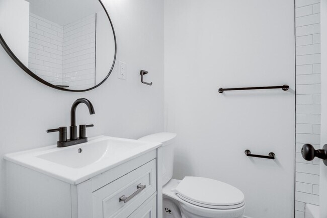 Building Photo - 2403 Flint St