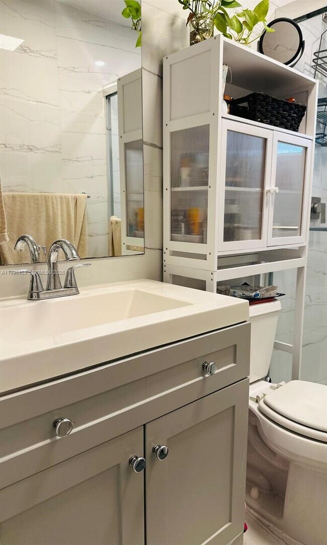 Building Photo - 1002 NE 119th St