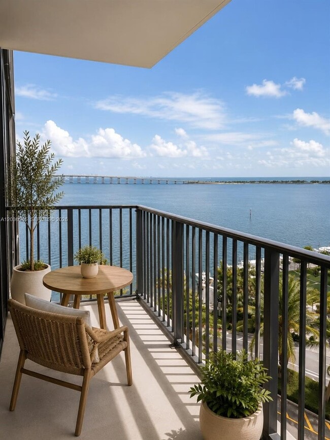 Building Photo - 1450 Brickell Bay Dr
