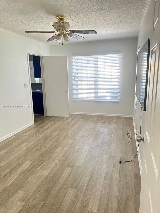 Building Photo - 1139 Freshwater Lakes Dr