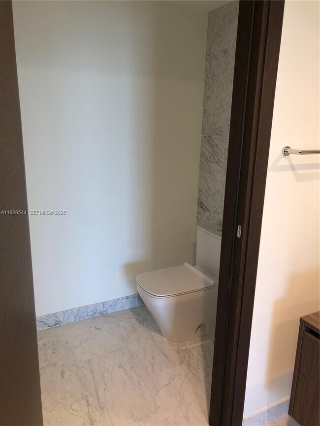 Building Photo - 1000 Brickell Plaza