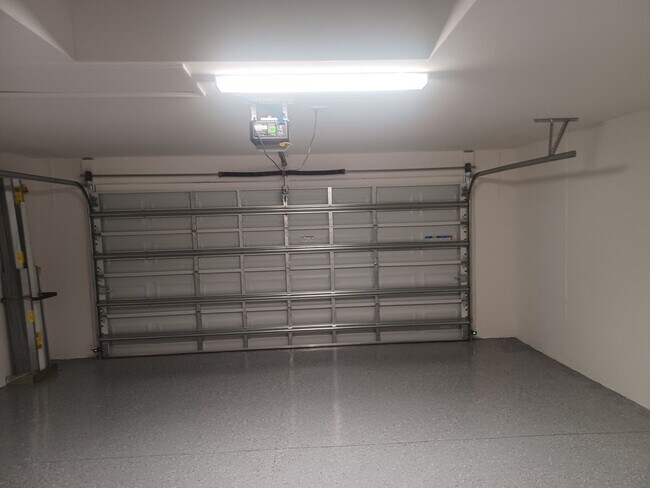 Building Photo - 417 SW 26th Ave