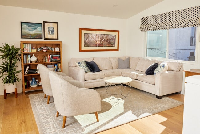 Building Photo - 14 Westwind St